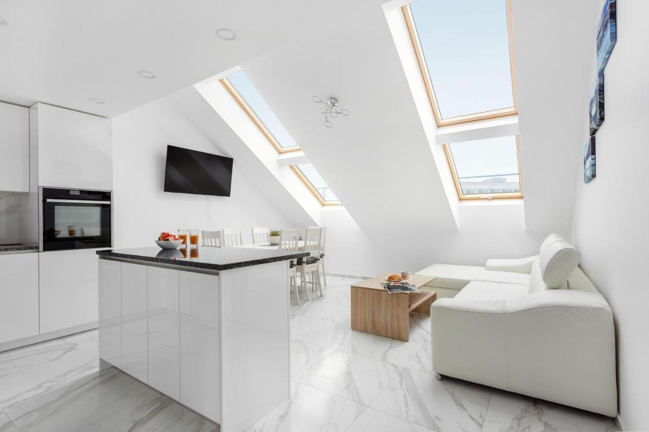 Luxurious Basilica In Old Town By Urban Rent Apartment Kaunas