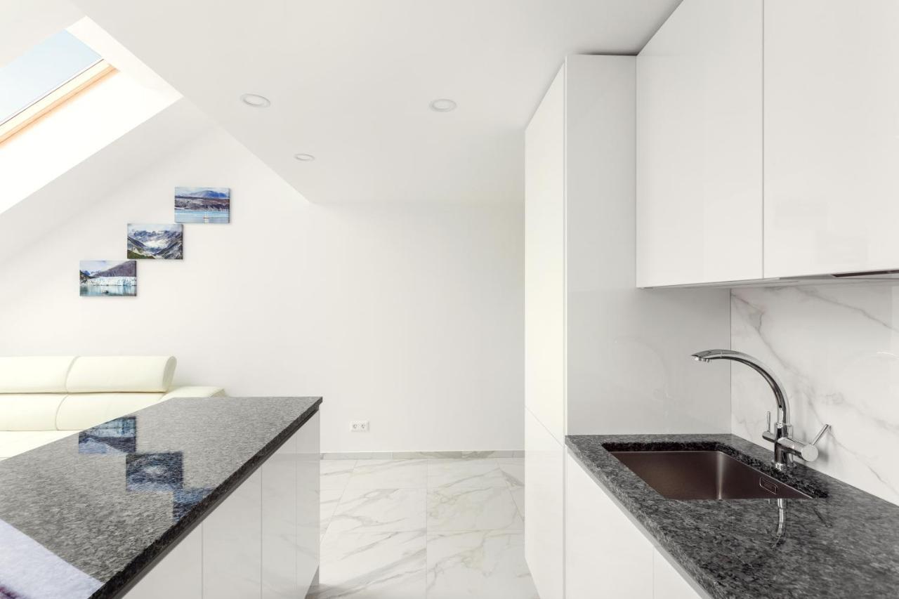 Luxurious Basilica In Old Town By Urban Rent Apartment *