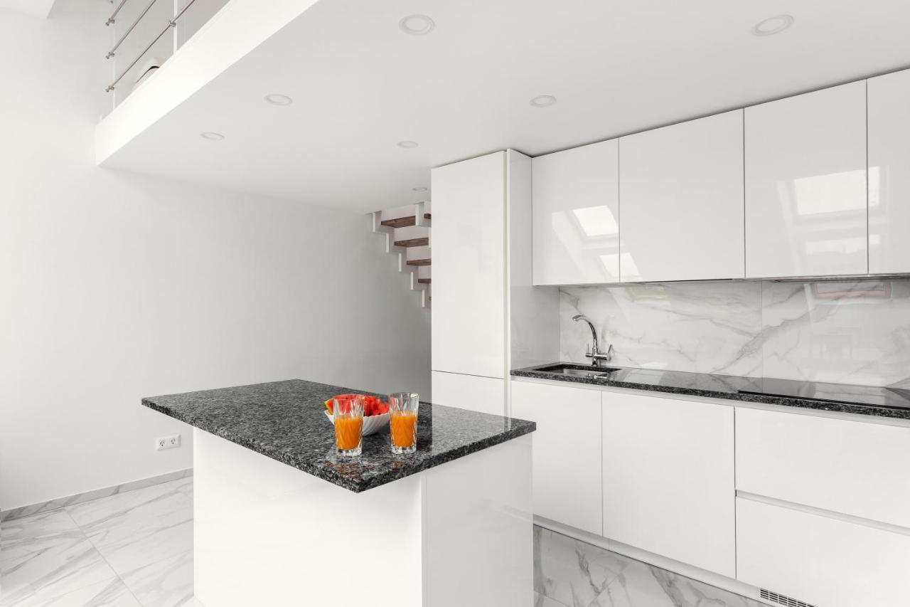 Luxurious Basilica In Old Town By Urban Rent Apartment *